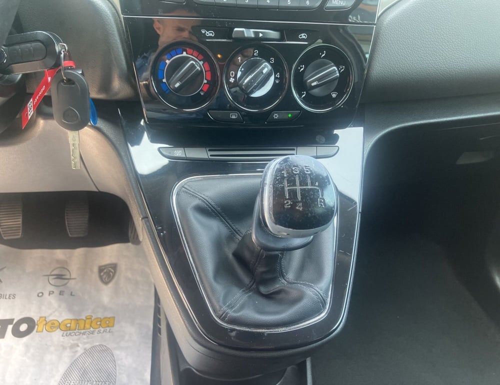 Lancia Ypsilon usata a Lucca (16)