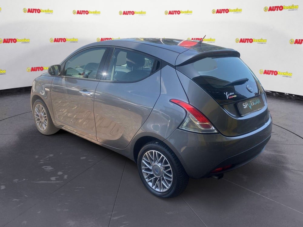 Lancia Ypsilon usata a Lucca (3)