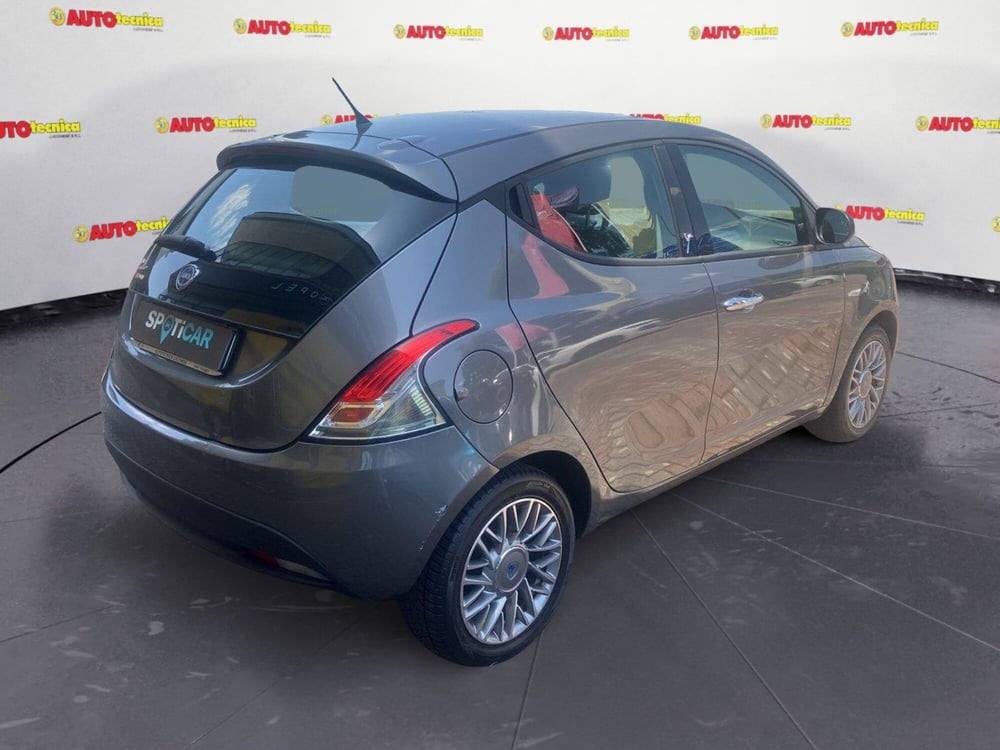 Lancia Ypsilon usata a Lucca (6)