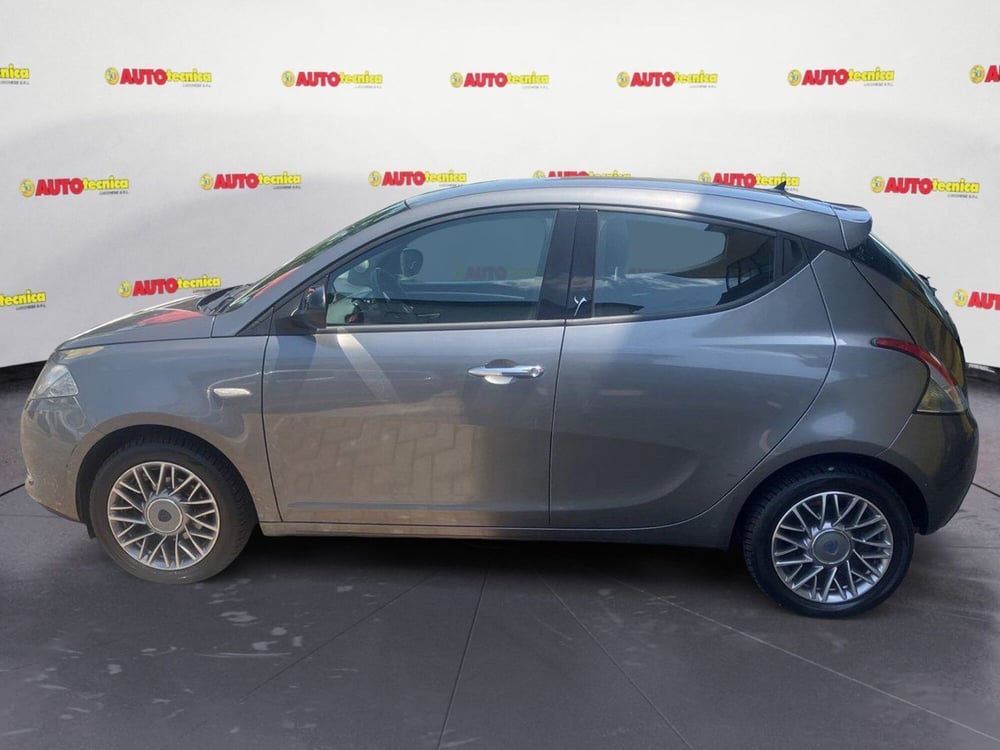 Lancia Ypsilon usata a Lucca (7)