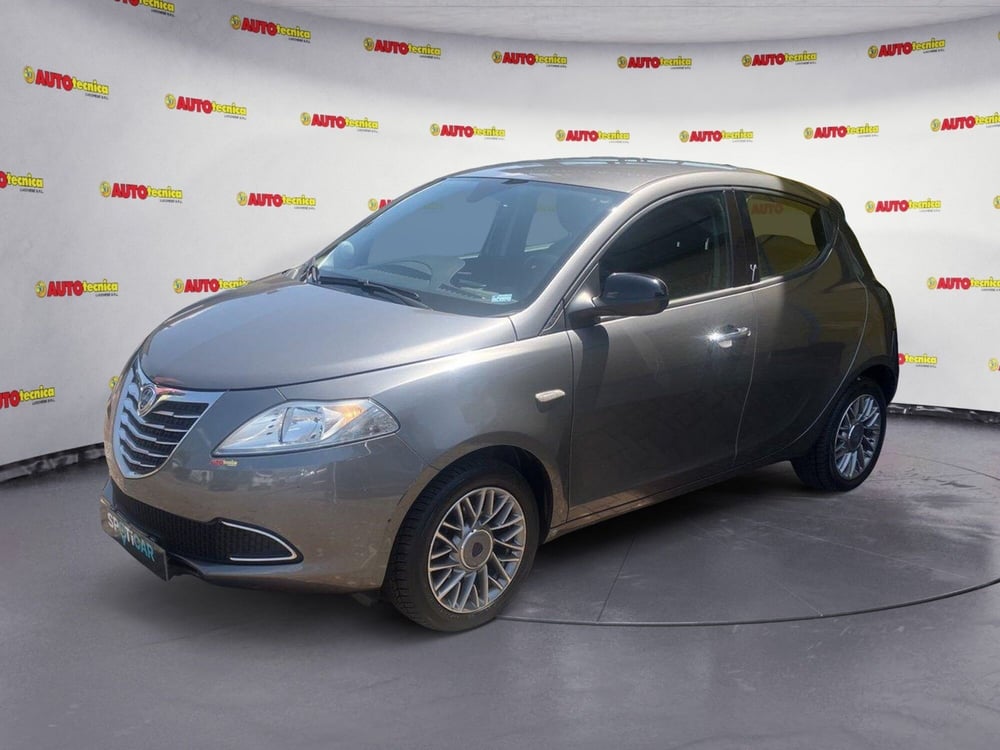 Lancia Ypsilon usata a Lucca (8)