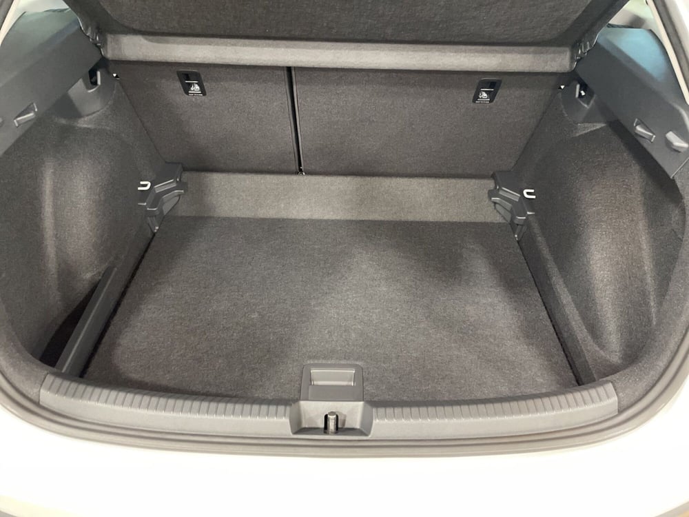 Volkswagen Taigo nuova a Varese (16)