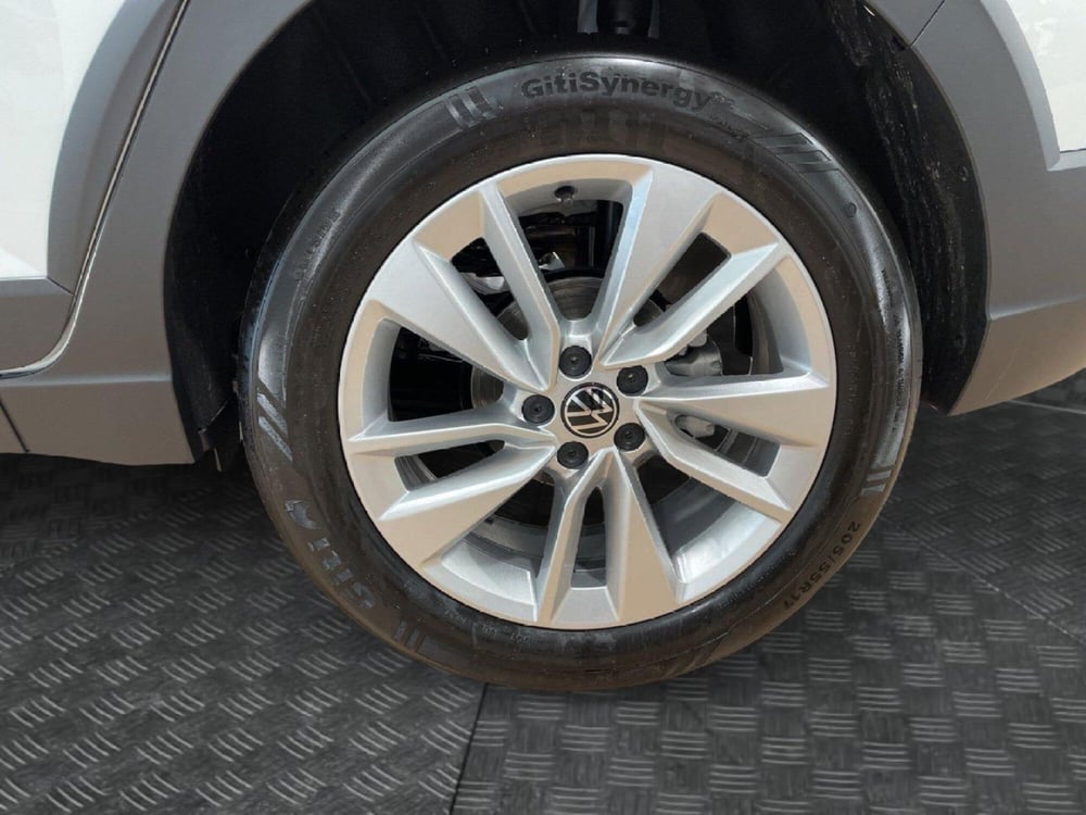 Volkswagen Taigo nuova a Varese (7)