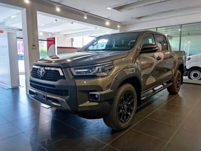 Toyota Hilux 2.8 d-4d 48V double cab Invincible auto nuova a Torri di Quartesolo