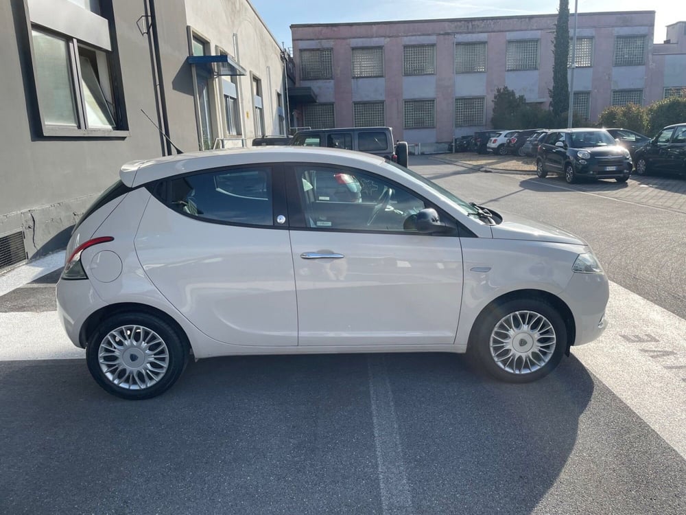 Lancia Ypsilon usata a Lucca (4)