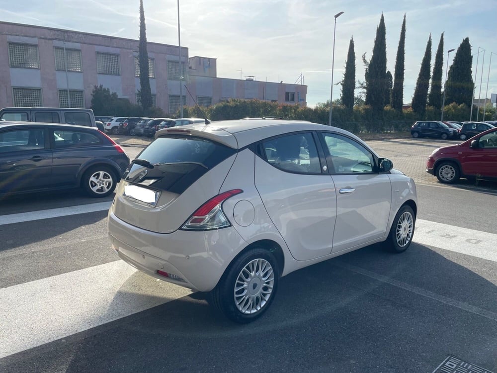 Lancia Ypsilon usata a Lucca (5)