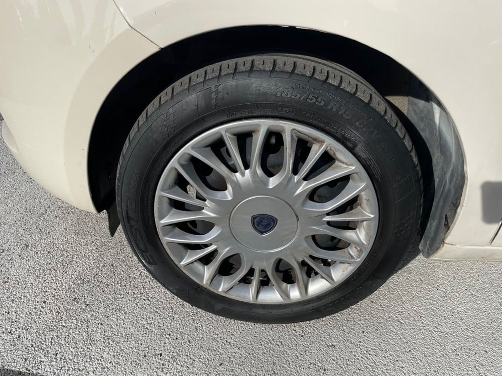 Lancia Ypsilon usata a Lucca (9)