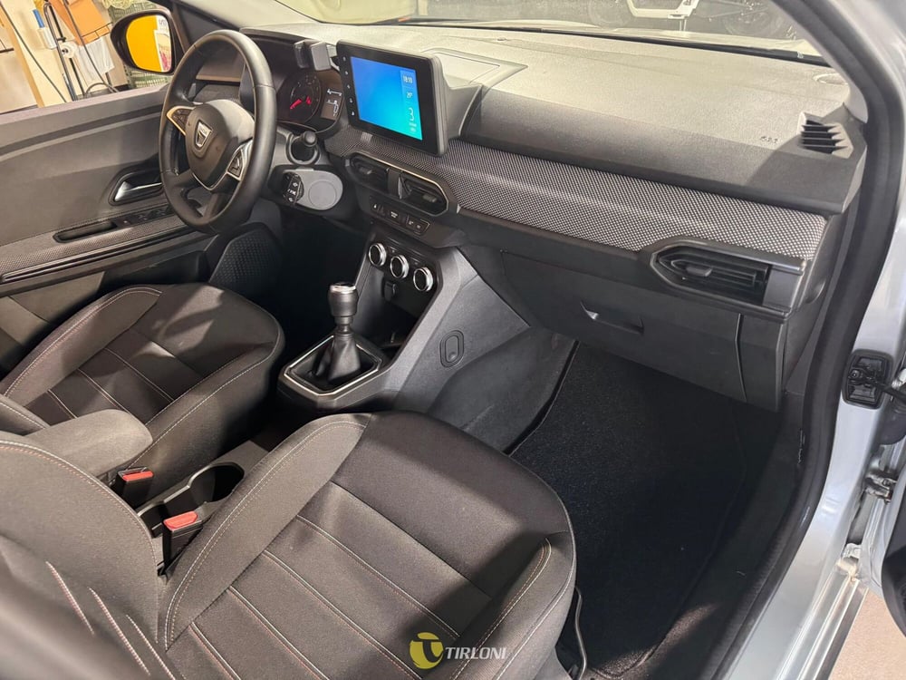 Dacia Jogger usata a Milano (16)