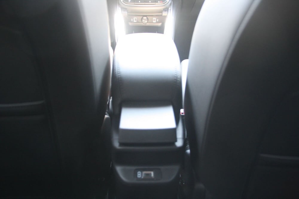 Jeep Avenger nuova a Catania (18)