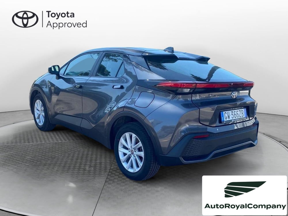 Toyota Toyota C-HR nuova a Roma (10)