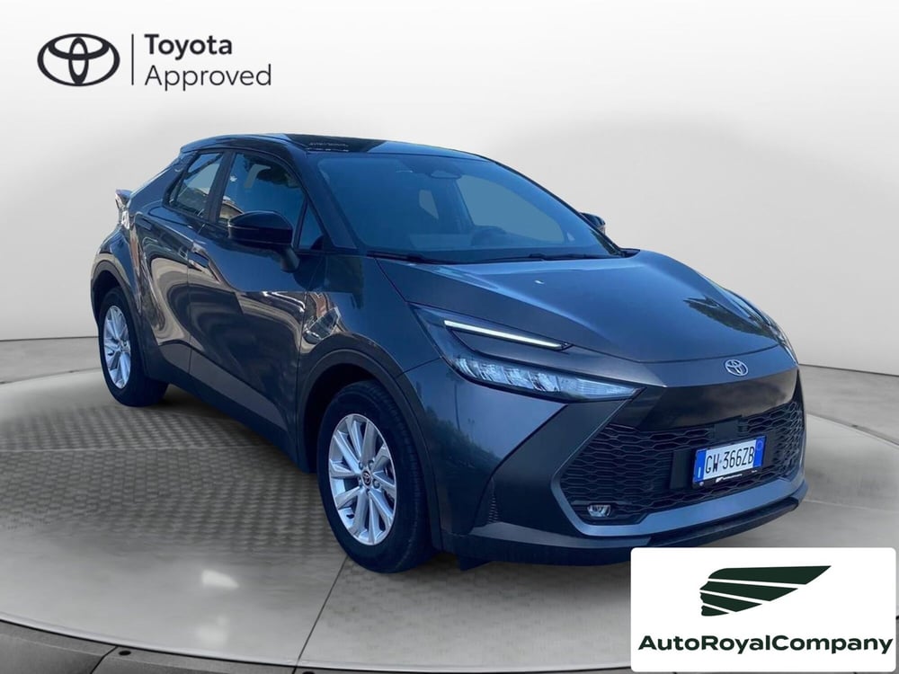 Toyota Toyota C-HR nuova a Roma (13)