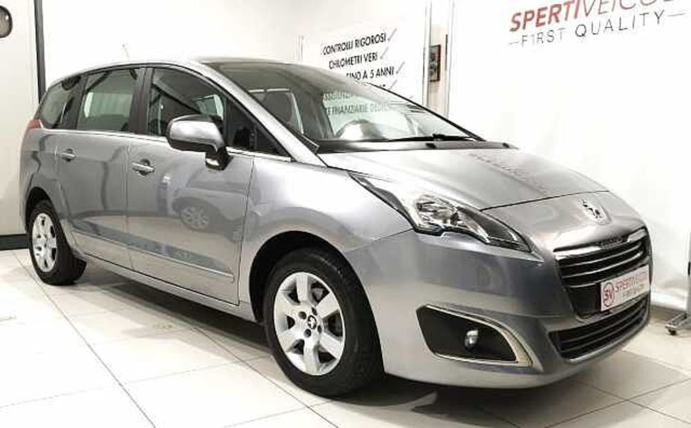 Peugeot 5008 usata a Lecce