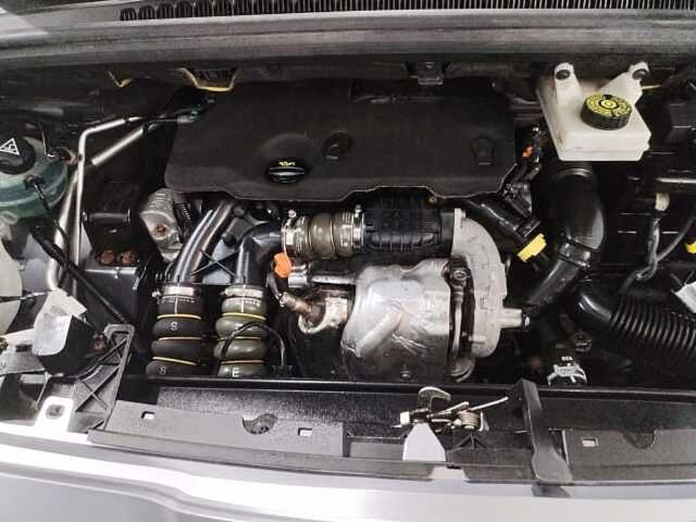 Peugeot 5008 usata a Lecce (19)