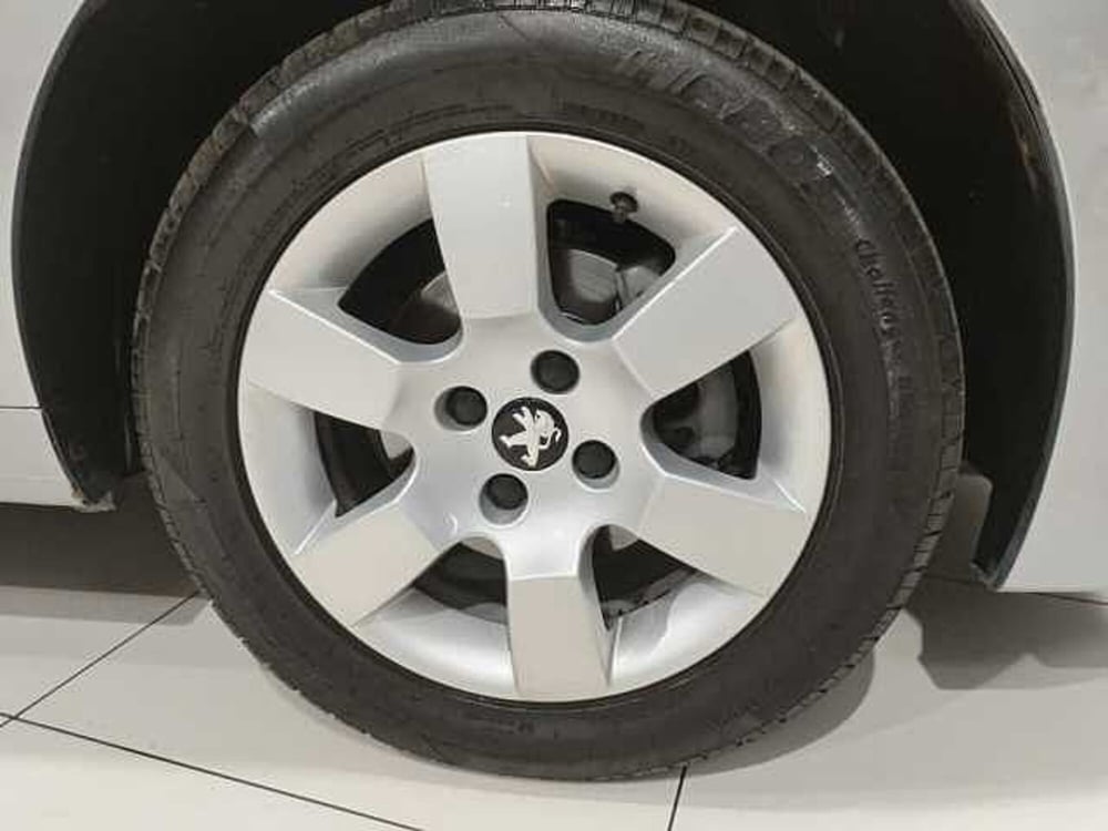 Peugeot 5008 usata a Lecce (4)