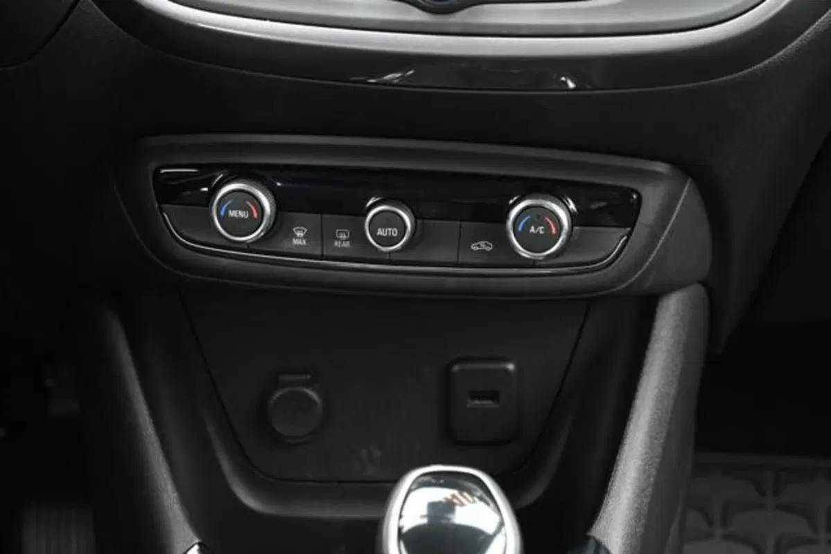 Opel Crossland X usata a Torino (16)
