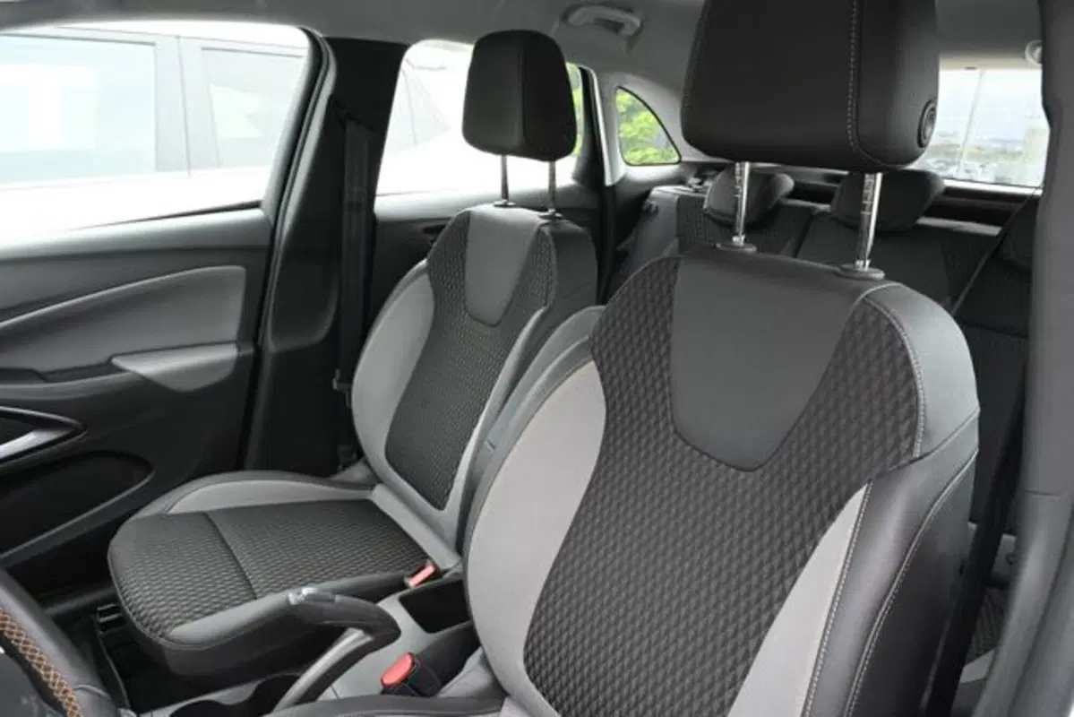 Opel Crossland X usata a Torino (9)