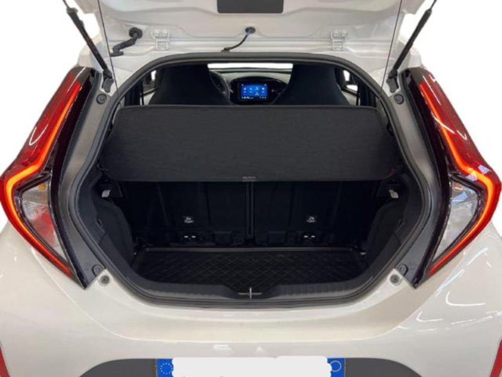 Toyota Aygo X nuova a Vercelli (10)