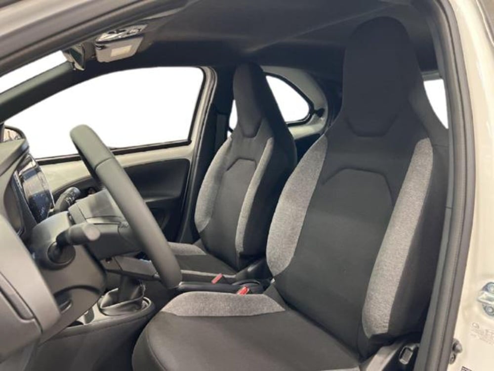 Toyota Aygo X nuova a Vercelli (11)