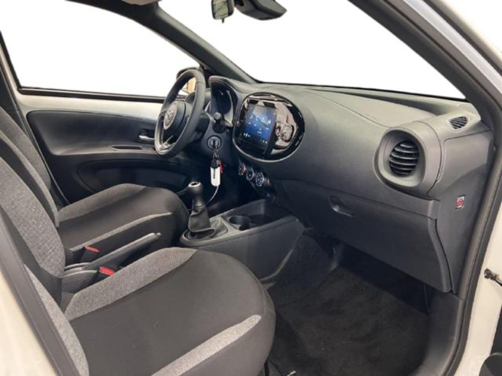 Toyota Aygo X nuova a Vercelli (5)