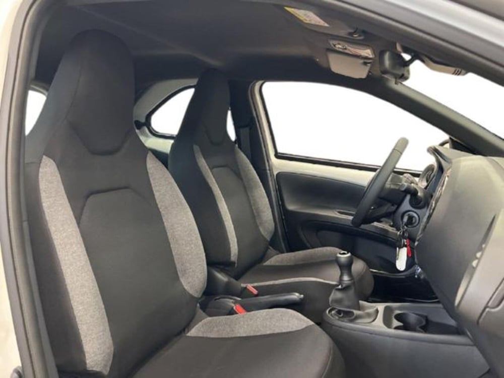 Toyota Aygo X nuova a Vercelli (6)