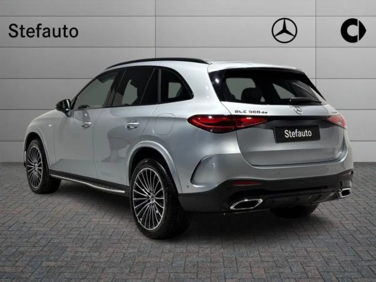 Mercedes-Benz GLC nuova a Bologna (5)