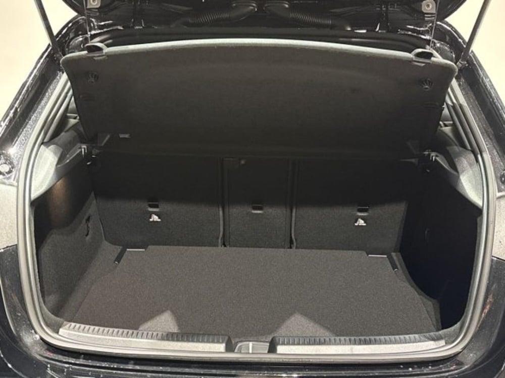 Mercedes-Benz Classe A Sedan nuova a Bologna (7)