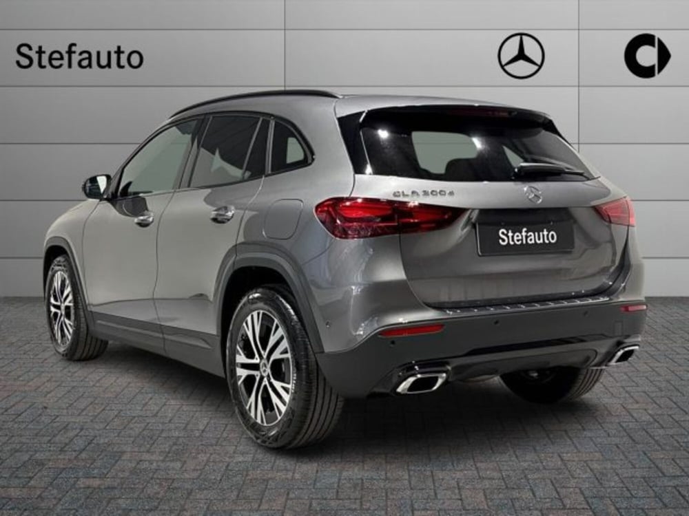 Mercedes-Benz GLA SUV nuova a Bologna (5)