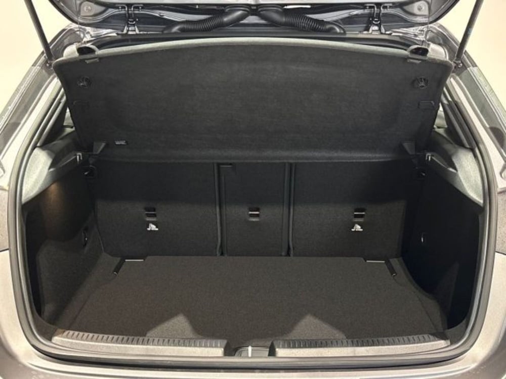 Mercedes-Benz Classe A Sedan nuova a Bologna (7)