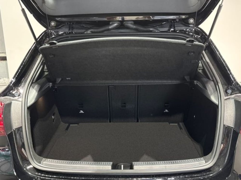 Mercedes-Benz Classe A Sedan nuova a Bologna (7)