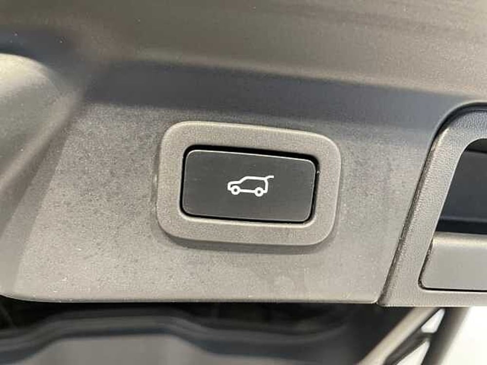 Land Rover Range Rover Velar usata a Ravenna (12)