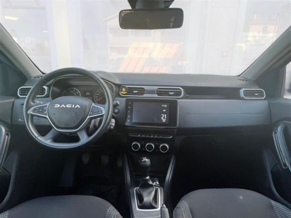 Dacia Duster usata a Livorno (10)