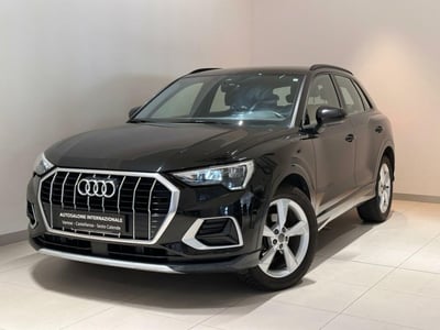Audi Q3 35 2.0 tdi Business Advanced s-tronic del 2021 usata a Varese