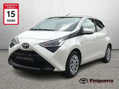 Toyota Aygo Connect 1.0 VVT-i 72 CV 5 porte x-play del 2021 usata a Osnago