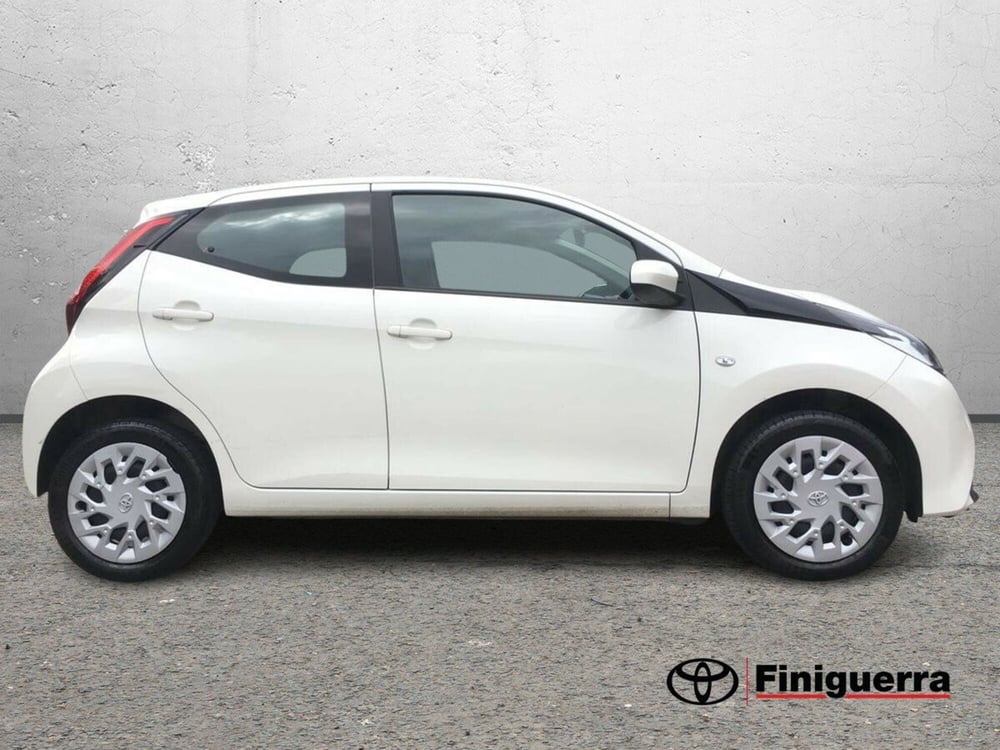 Toyota Aygo usata a Lecco (6)