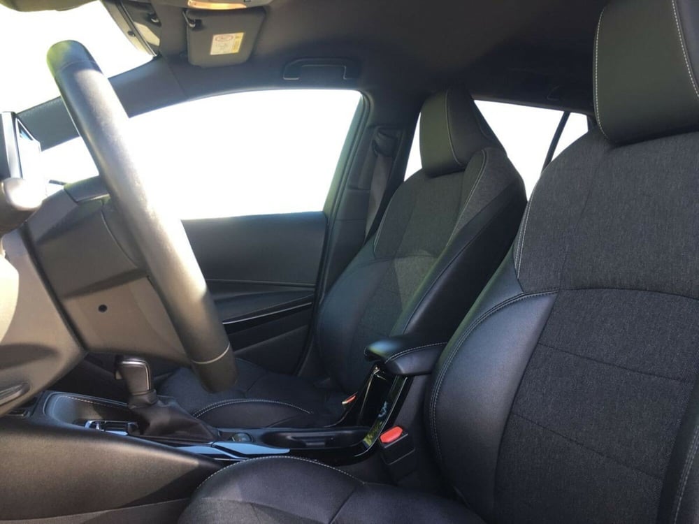 Toyota Corolla Touring Sports usata a Lecco (11)