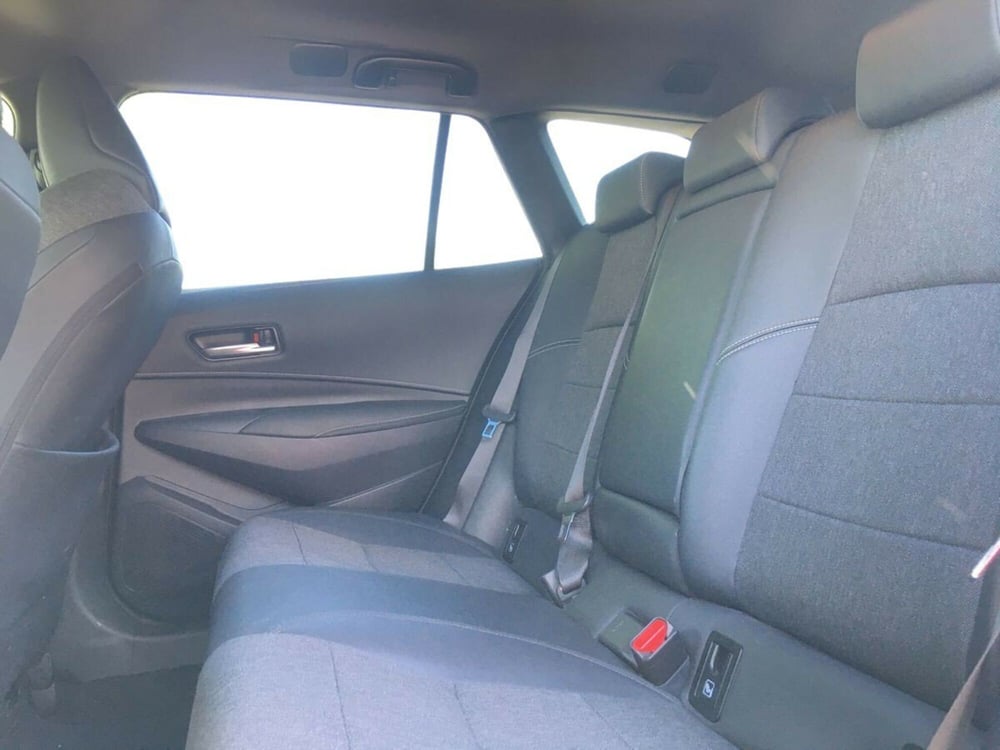 Toyota Corolla Touring Sports usata a Lecco (12)