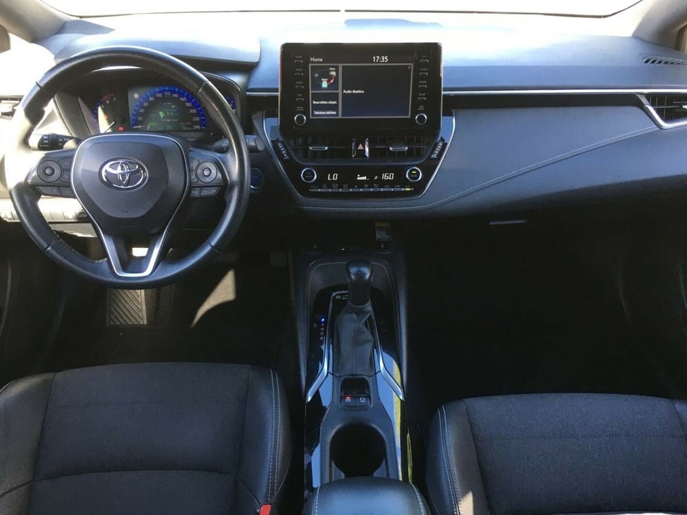 Toyota Corolla Touring Sports usata a Lecco (9)