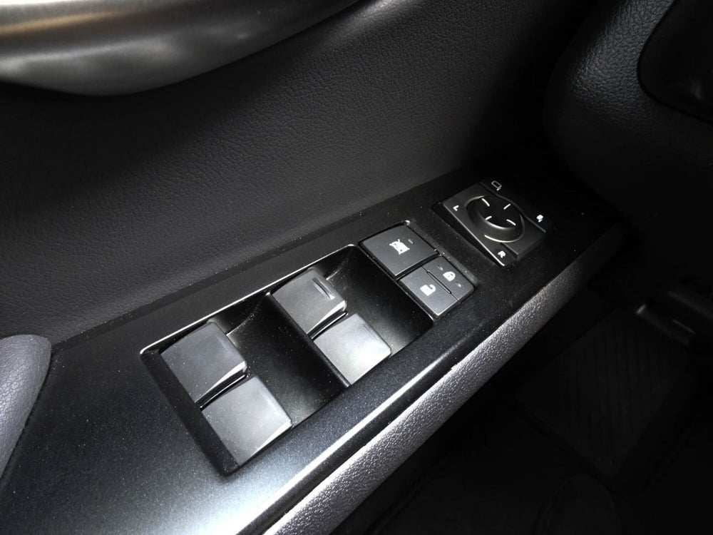 Lexus UX usata a Treviso (14)