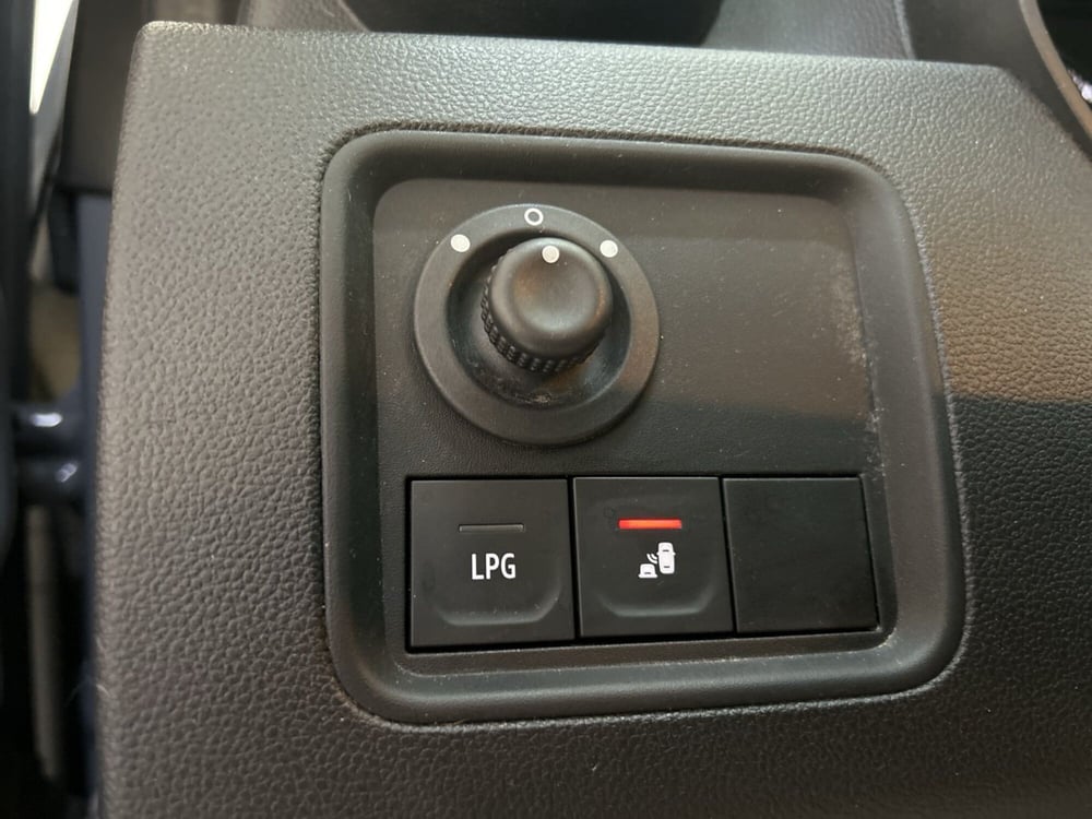 Dacia Duster usata a Bologna (17)
