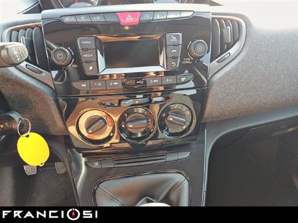 Lancia Ypsilon usata a Modena (13)