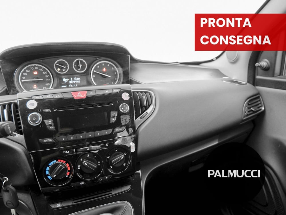 Lancia Ypsilon usata a Prato (11)