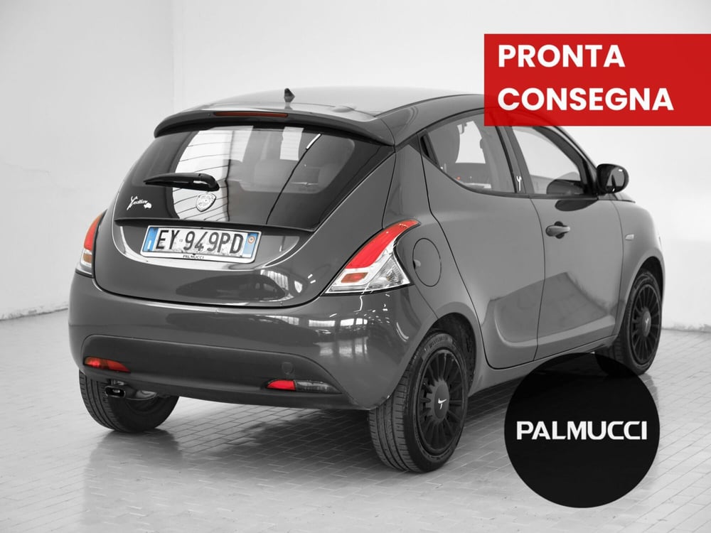 Lancia Ypsilon usata a Prato (2)