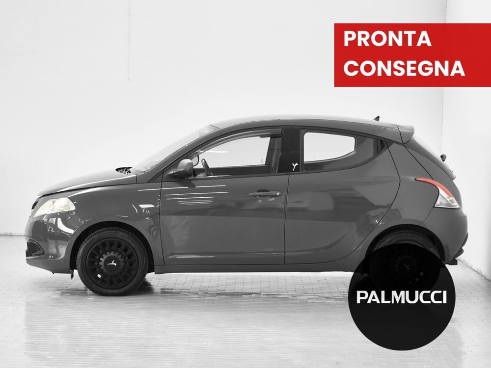 Lancia Ypsilon usata a Prato (3)