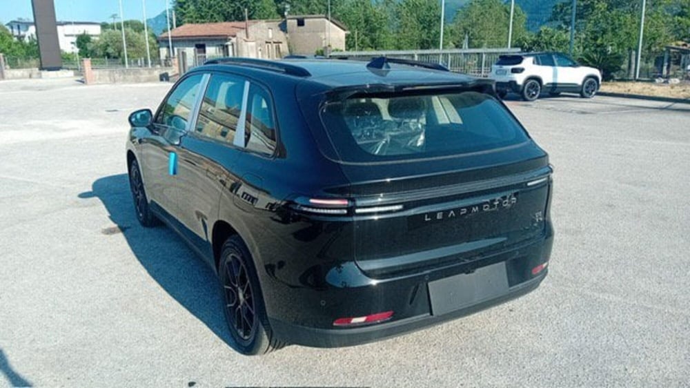 Leapmotor C10 nuova a Benevento (8)