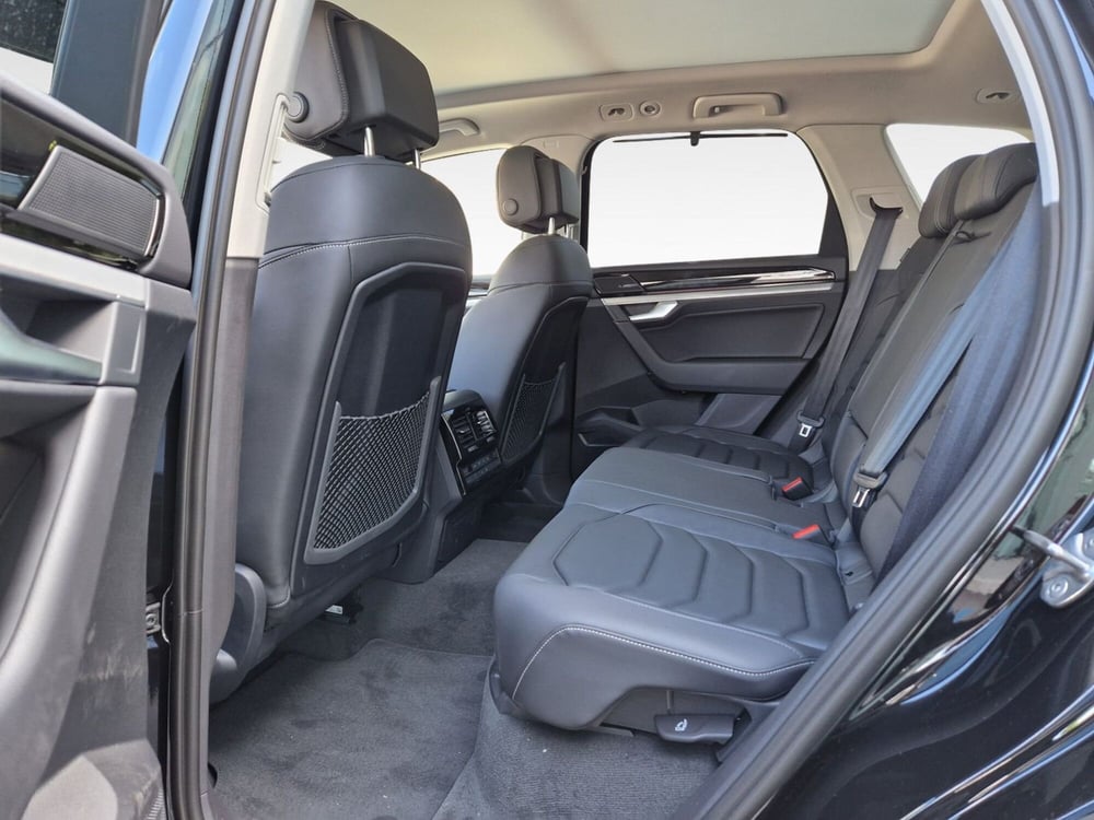 Volkswagen Touareg nuova a Frosinone (10)