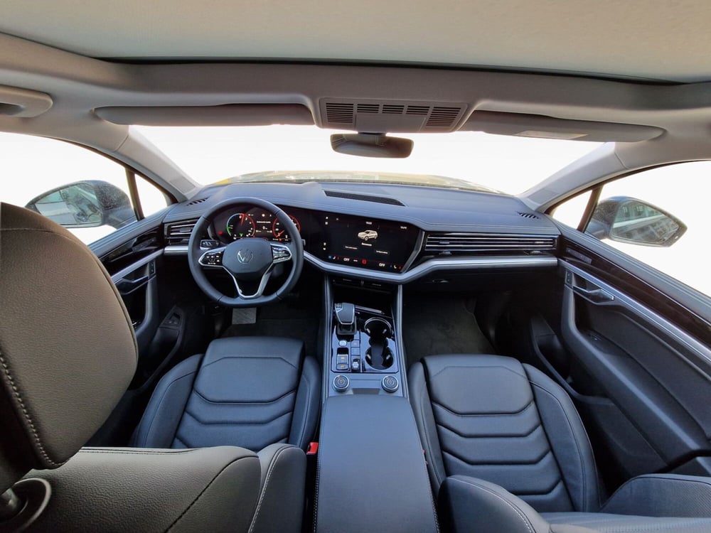 Volkswagen Touareg nuova a Frosinone (11)