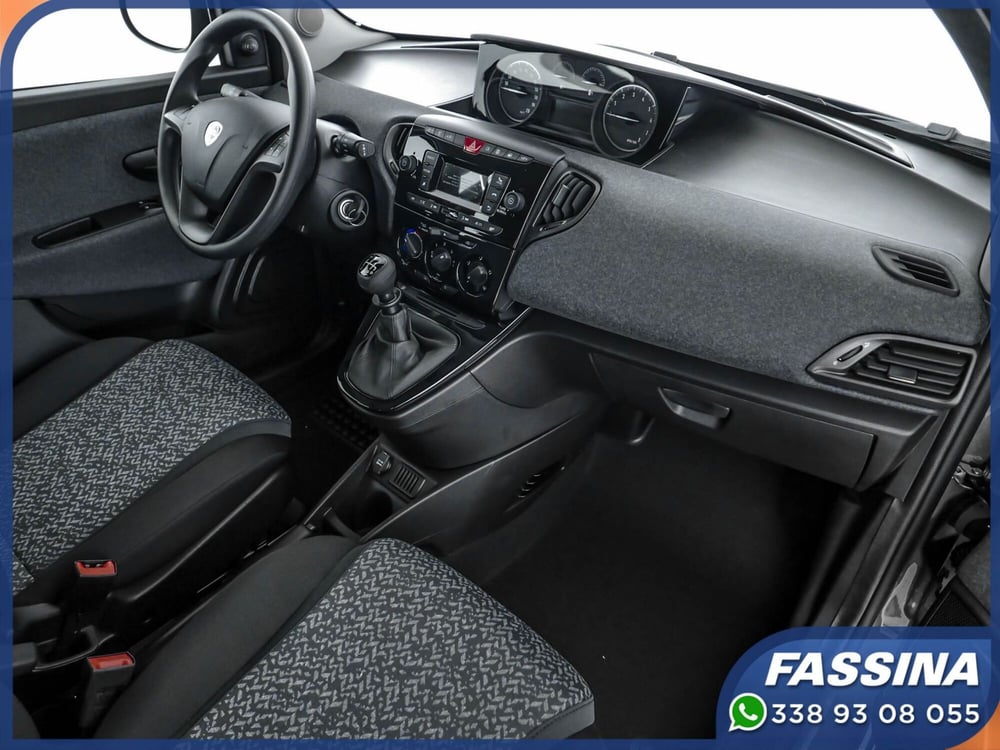 Lancia Ypsilon usata a Milano (12)