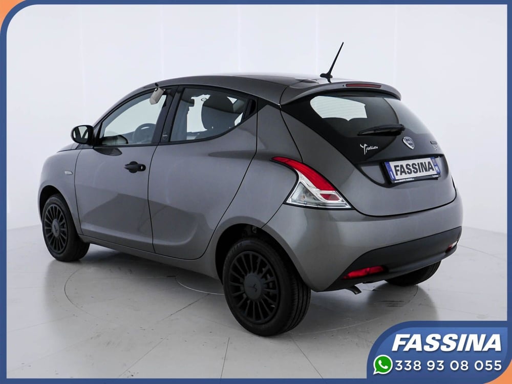 Lancia Ypsilon usata a Milano (4)