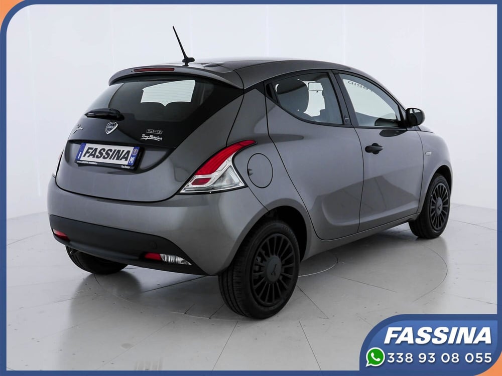 Lancia Ypsilon usata a Milano (6)