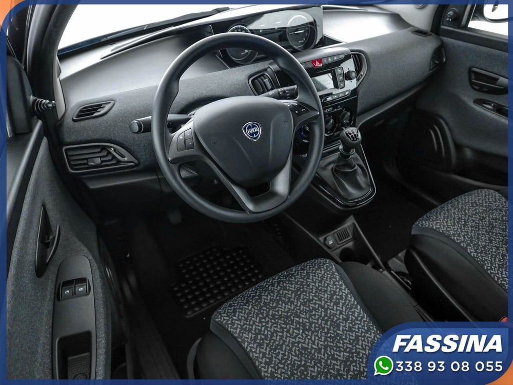 Lancia Ypsilon usata a Milano (8)
